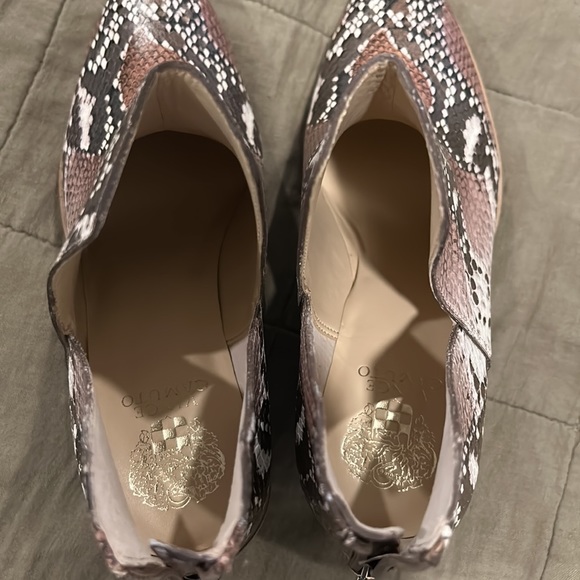 Skakeskin Vince Camuto Booties - Picture 2 of 5